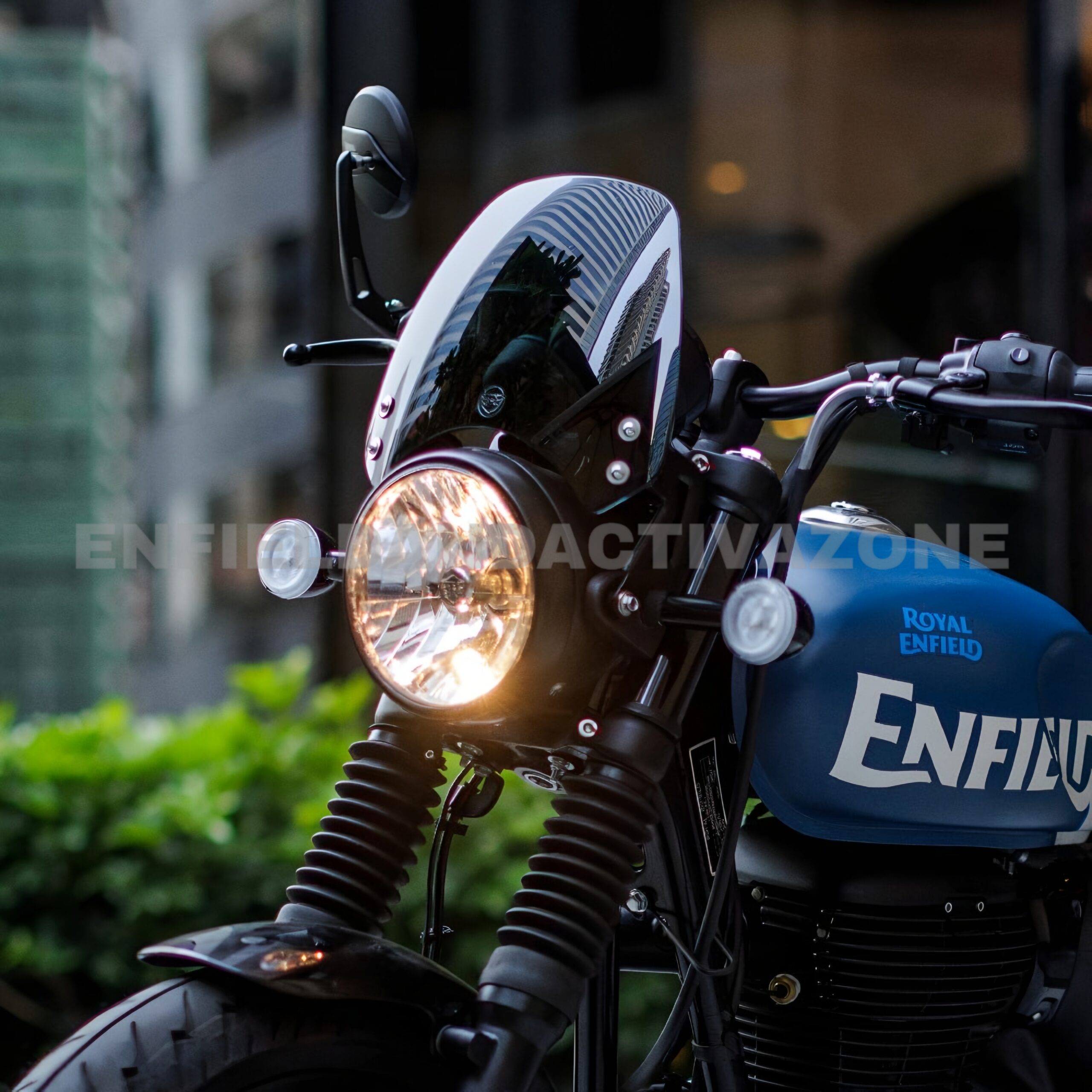 Royal Enfield Hunter 350 Tinted Flyscreen | Genuine GMA Motorcycle Accessory | KXA00126 - Image 5