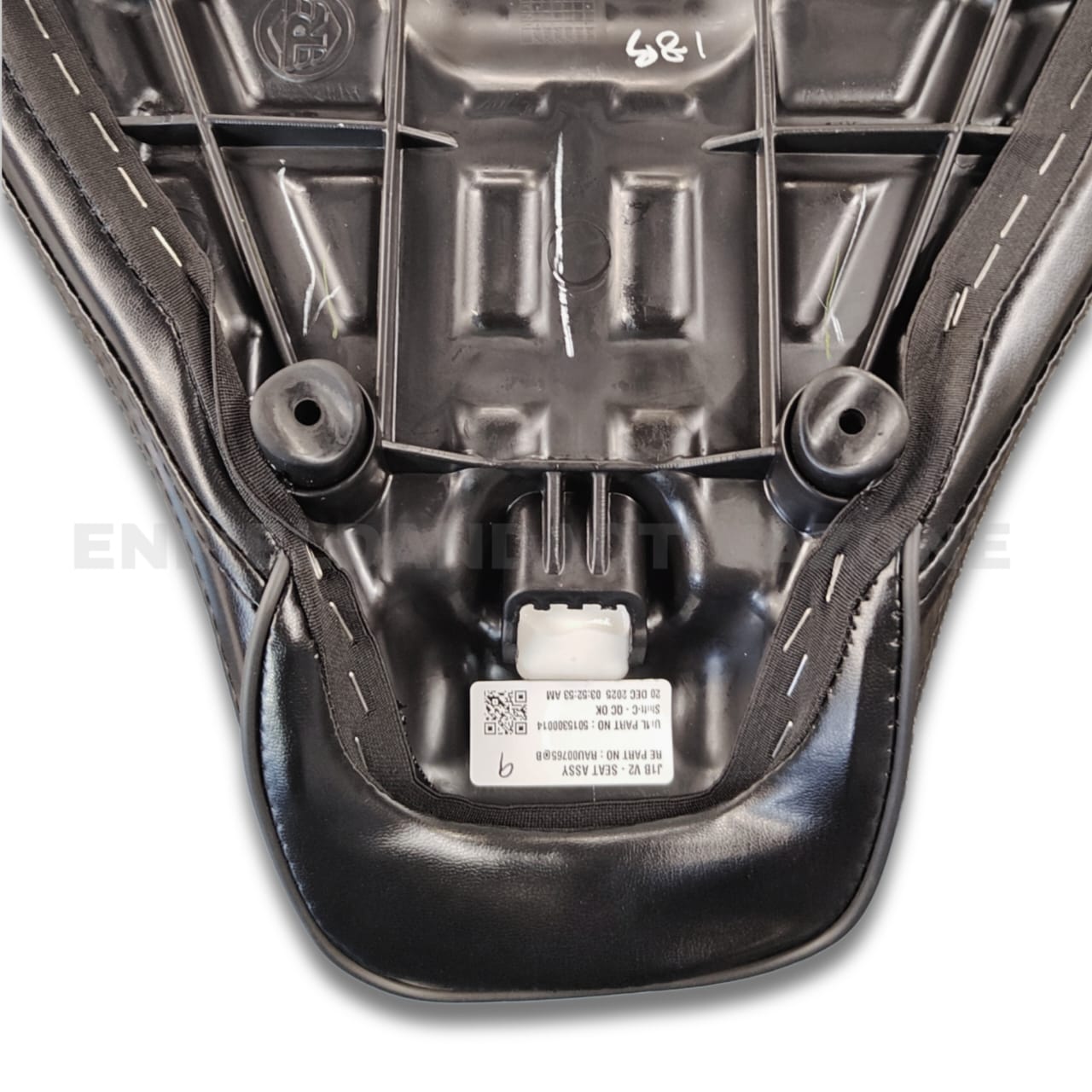 Genuine Royal Enfield Battalion Black Seat – Original Equipment (OE) Single-Piece Bench Seat for New Bullet 350 (Part No. RAU00765/B) - Image 6